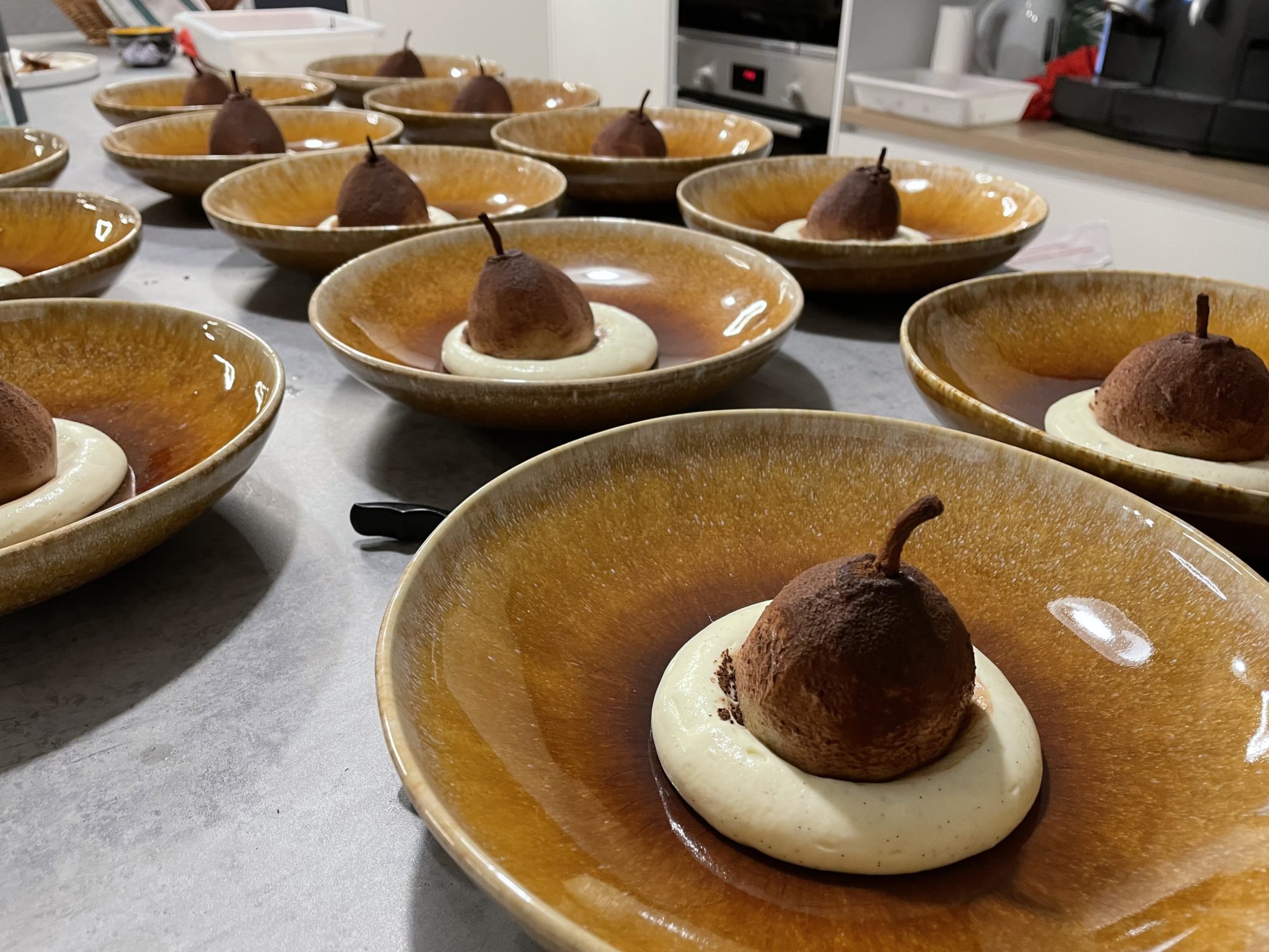 Poires bellehélène, glace à la vanille