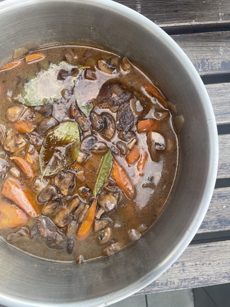 Cuisson du coq au vin