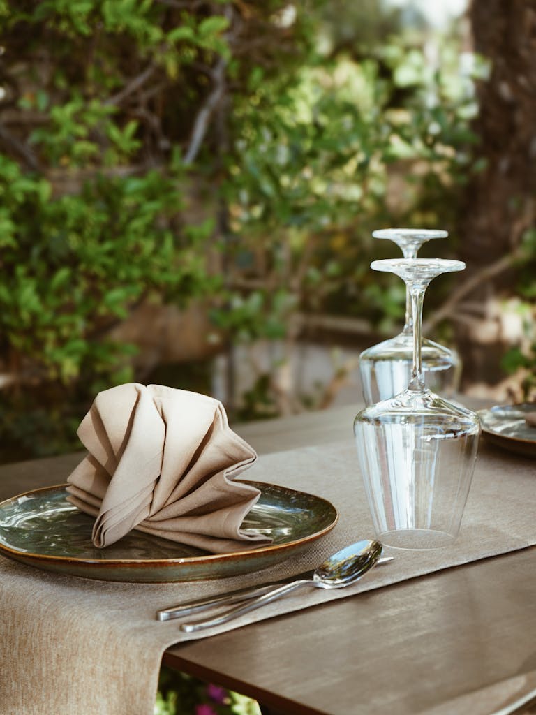 Dressage de la table par le maître d'hôtel