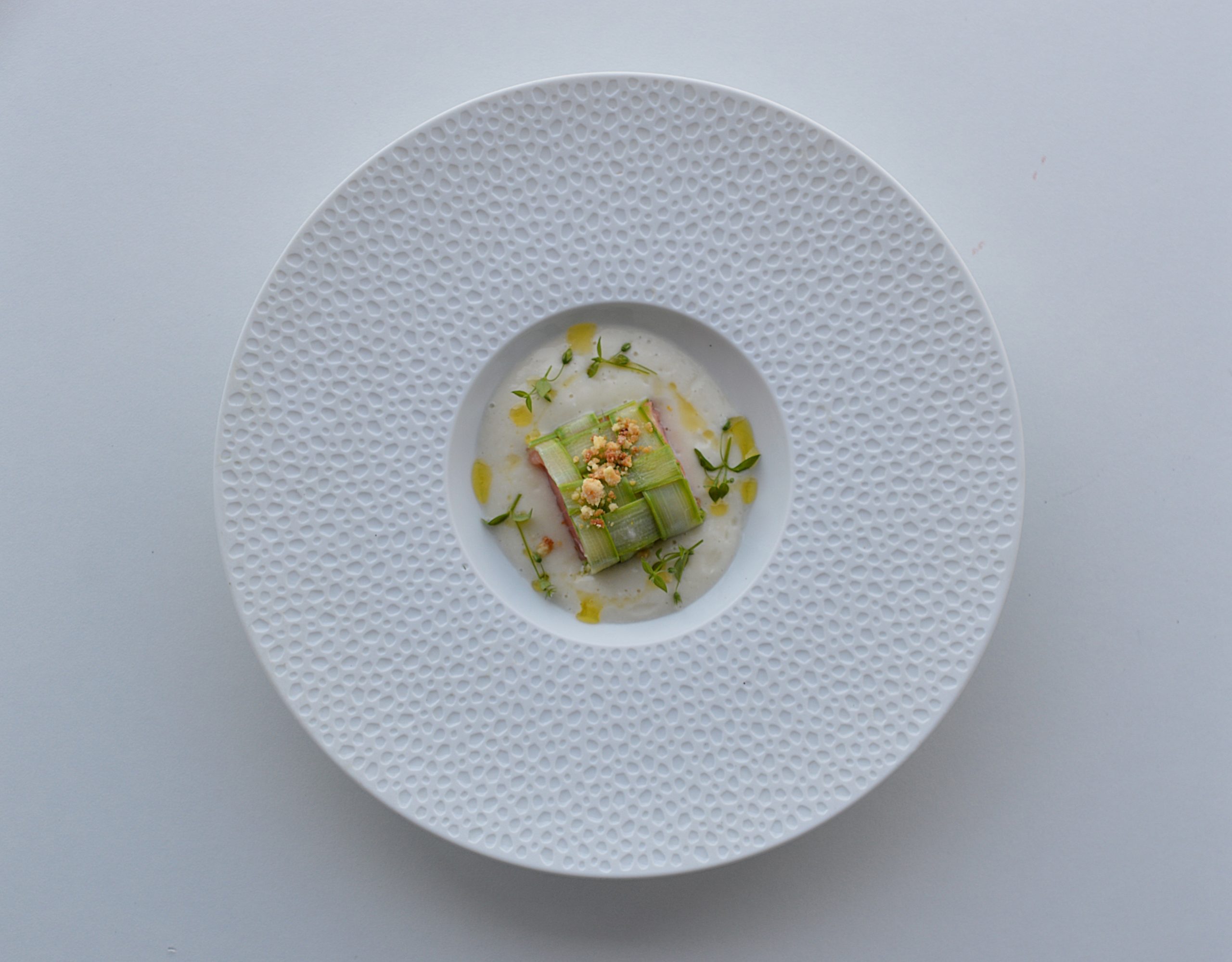 Asperges et truite en sauce, création du chef Michel Hélène